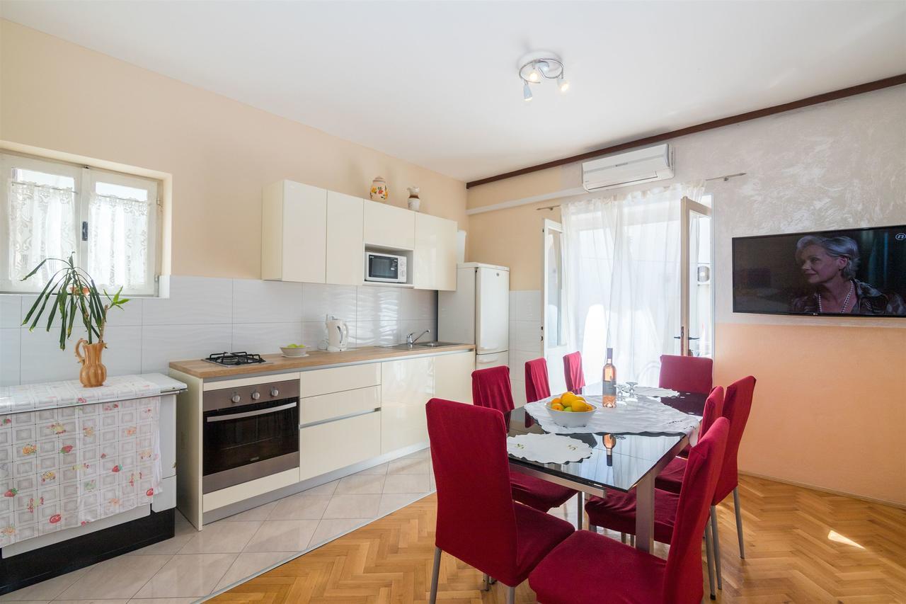 Apartments Zeljko Макарська Екстер'єр фото