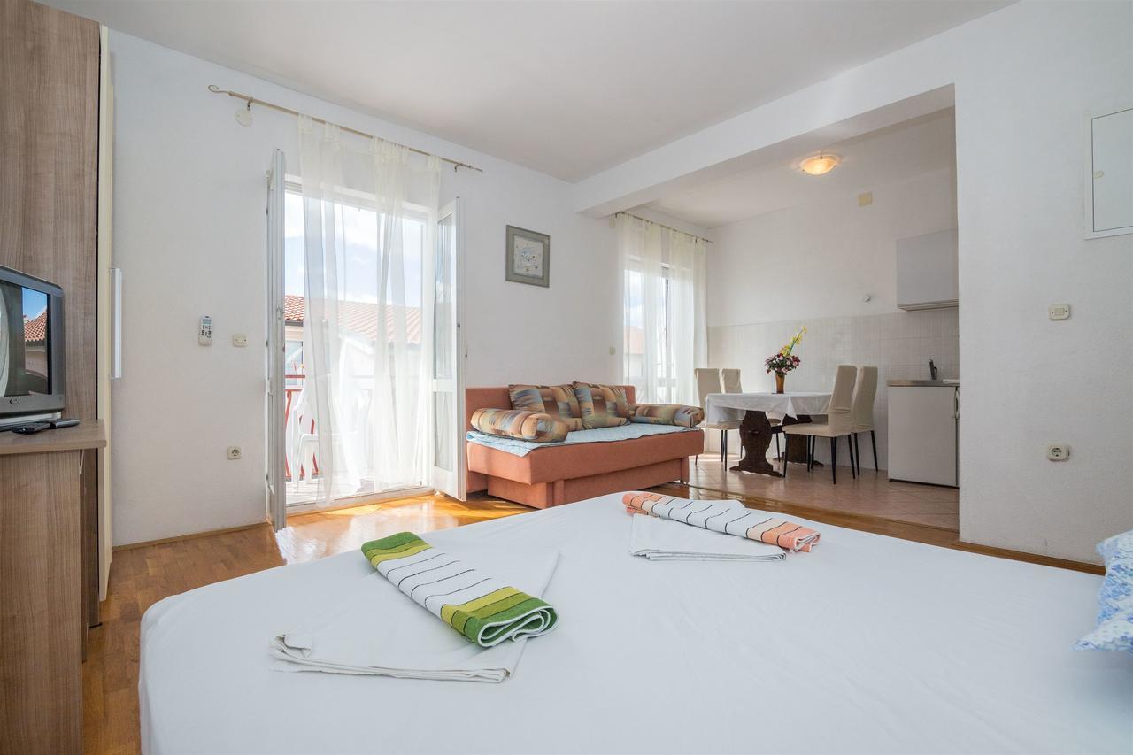 Apartments Zeljko Макарська Екстер'єр фото