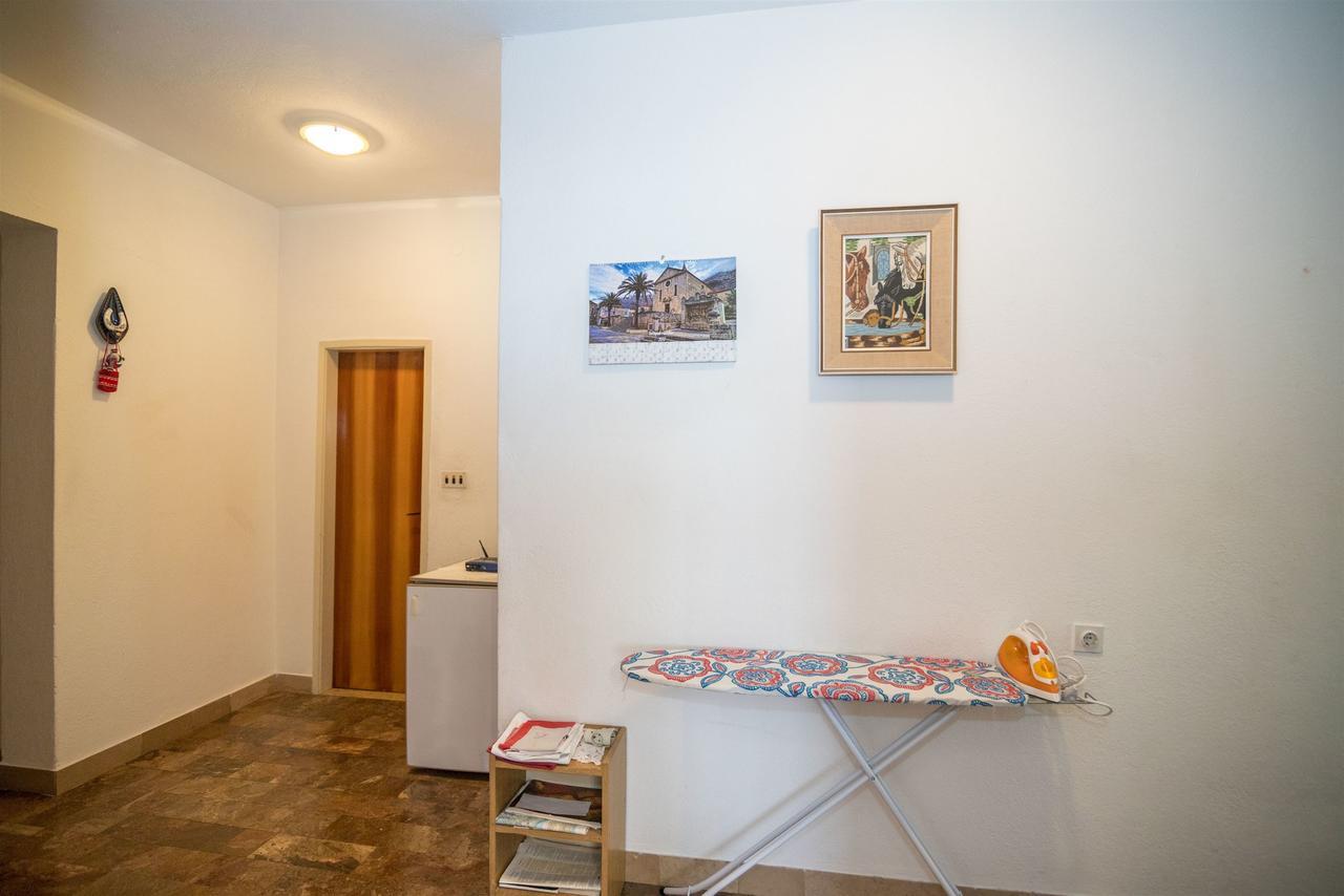 Apartments Zeljko Макарська Екстер'єр фото