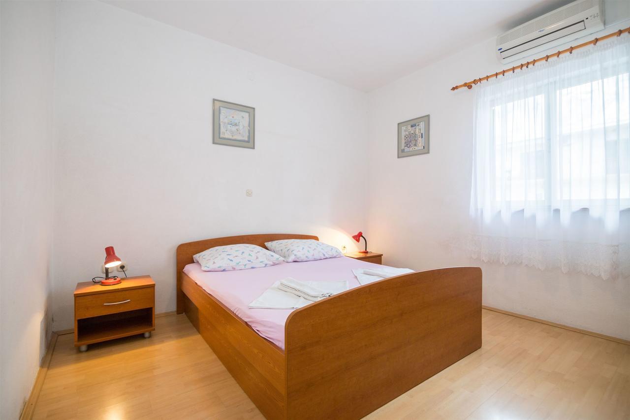 Apartments Zeljko Макарська Екстер'єр фото